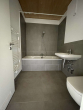 Badezimmer - Wunderschön geschnittene 2-Zimmerwohnung mit EBK, Fußbodenheizung und Loggia