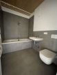 Badezimmer - Wunderschön geschnittene 2-Zimmerwohnung mit EBK, Fußbodenheizung und Loggia