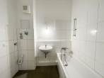 Bad - Sonnige Drei-Zimmer-Wohnung mit Loggia und Ebk